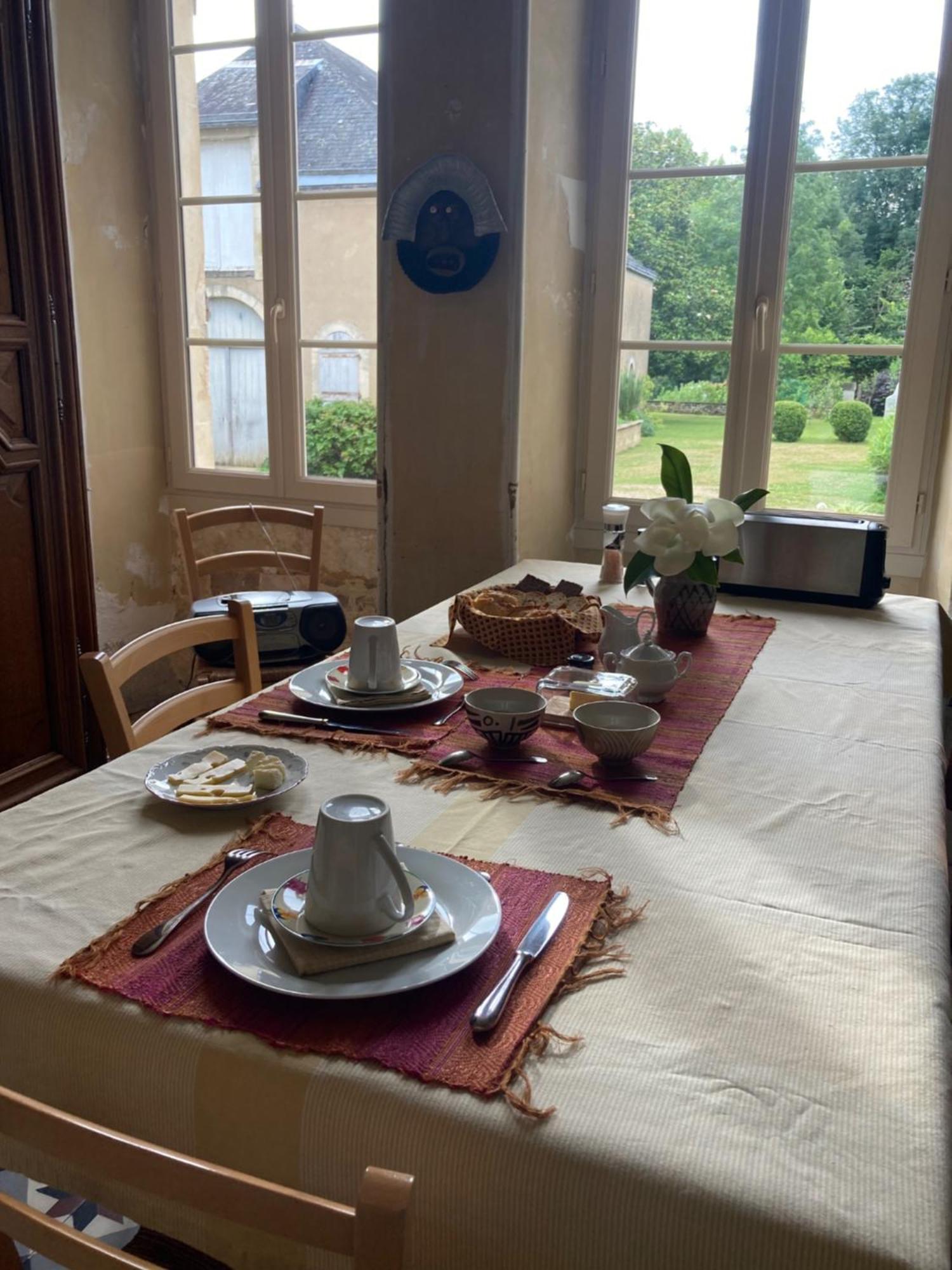 Le Poulailler Bed & Breakfast Loue Exterior photo
